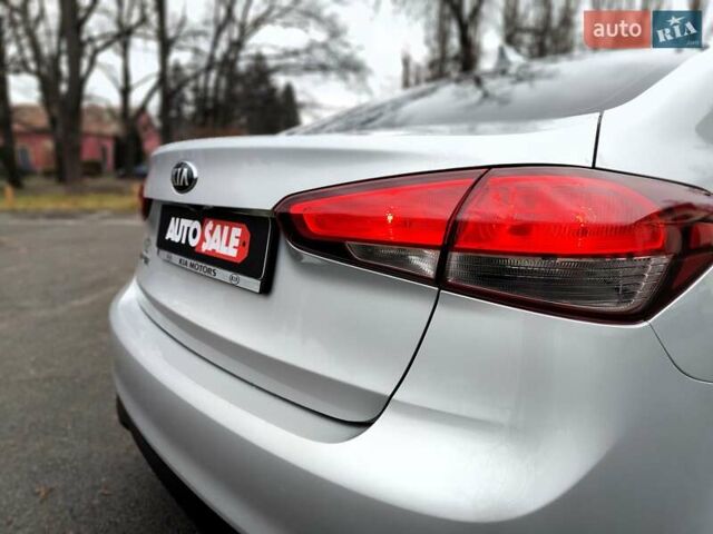 Серый Киа Форте, объемом двигателя 2 л и пробегом 257 тыс. км за 6990 $, фото 15 на Automoto.ua