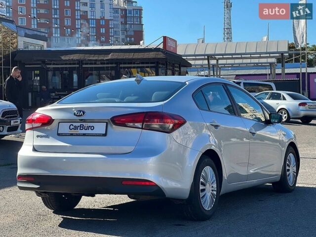 Серый Киа Форте, объемом двигателя 2 л и пробегом 178 тыс. км за 9800 $, фото 13 на Automoto.ua