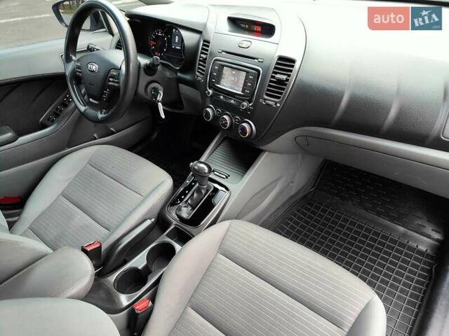 Серый Киа Форте, объемом двигателя 2 л и пробегом 257 тыс. км за 6990 $, фото 45 на Automoto.ua