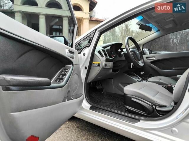 Серый Киа Форте, объемом двигателя 2 л и пробегом 257 тыс. км за 6990 $, фото 31 на Automoto.ua