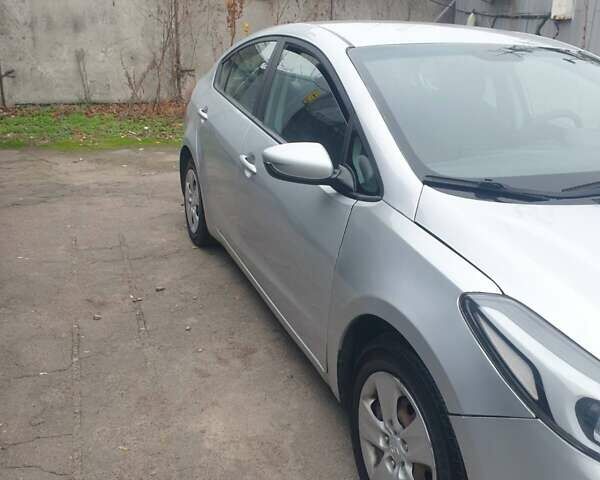 Серый Киа Форте, объемом двигателя 2 л и пробегом 200 тыс. км за 8500 $, фото 2 на Automoto.ua