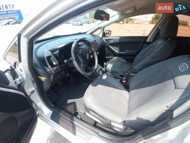 Серый Киа Форте, объемом двигателя 1.8 л и пробегом 137 тыс. км за 8300 $, фото 8 на Automoto.ua
