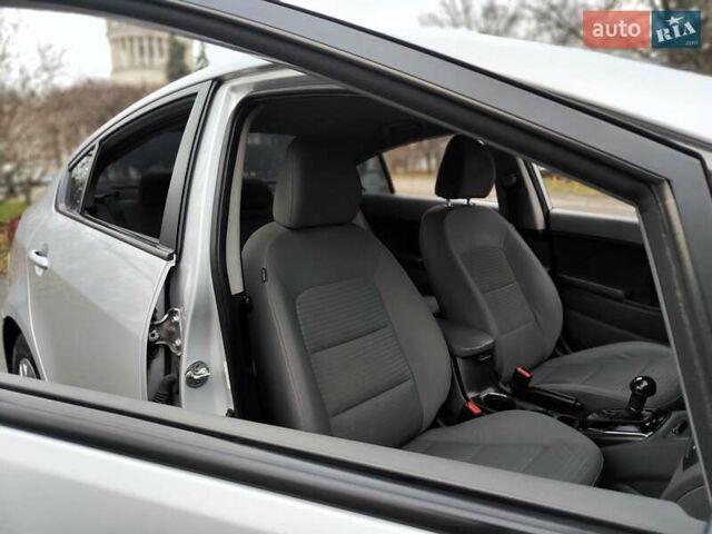 Серый Киа Форте, объемом двигателя 2 л и пробегом 257 тыс. км за 6990 $, фото 29 на Automoto.ua