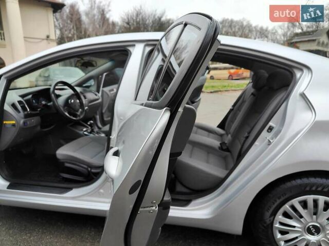 Серый Киа Форте, объемом двигателя 2 л и пробегом 257 тыс. км за 6990 $, фото 4 на Automoto.ua