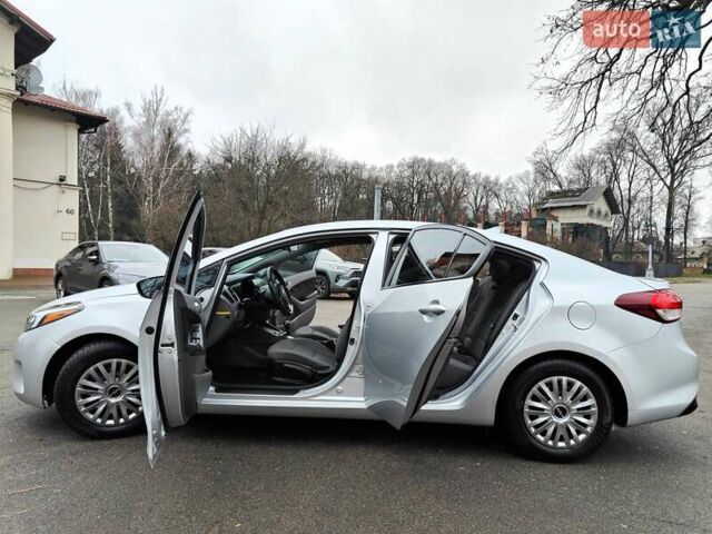 Серый Киа Форте, объемом двигателя 2 л и пробегом 257 тыс. км за 6990 $, фото 7 на Automoto.ua