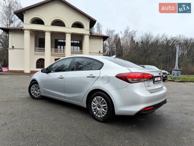 Серый Киа Форте, объемом двигателя 2 л и пробегом 257 тыс. км за 6990 $, фото 8 на Automoto.ua