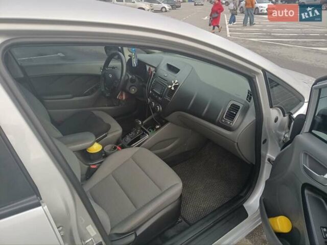 Сірий Кіа Форте, об'ємом двигуна 2 л та пробігом 256 тис. км за 12000 $, фото 9 на Automoto.ua