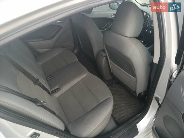 Сірий Кіа Форте, об'ємом двигуна 2 л та пробігом 256 тис. км за 12000 $, фото 12 на Automoto.ua