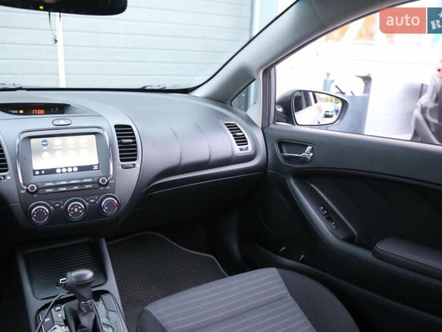 Кіа Форте 2017 у Києві на Automoto.ua Сірий Кіа Форте, об'ємом двигуна 2 л та пробігом 92 тис. км за 11800 $, фото 14 на Automoto.ua