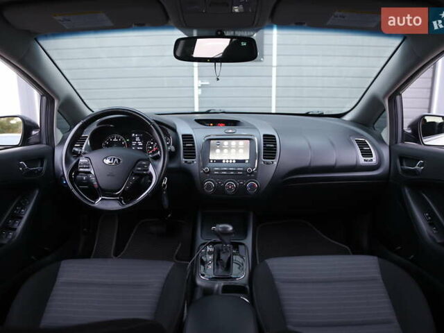 Кіа Форте 2017 у Києві на Automoto.ua Сірий Кіа Форте, об'ємом двигуна 2 л та пробігом 92 тис. км за 11800 $, фото 13 на Automoto.ua