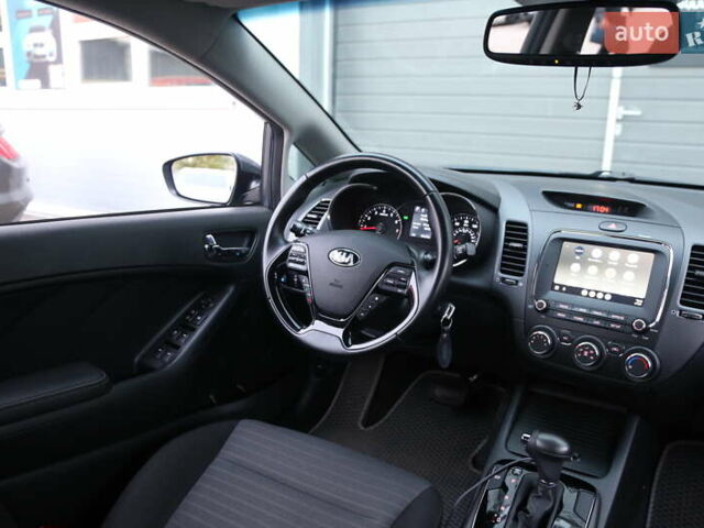 Кіа Форте 2017 у Києві на Automoto.ua Сірий Кіа Форте, об'ємом двигуна 2 л та пробігом 92 тис. км за 11800 $, фото 12 на Automoto.ua