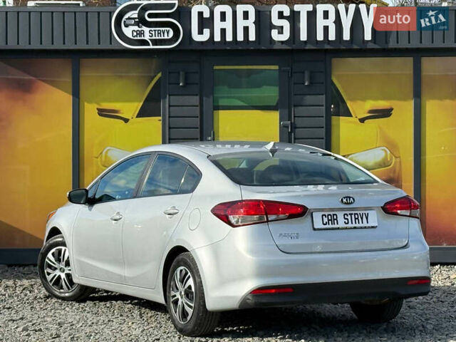 Серый Киа Форте, объемом двигателя 2 л и пробегом 114 тыс. км за 10800 $, фото 15 на Automoto.ua