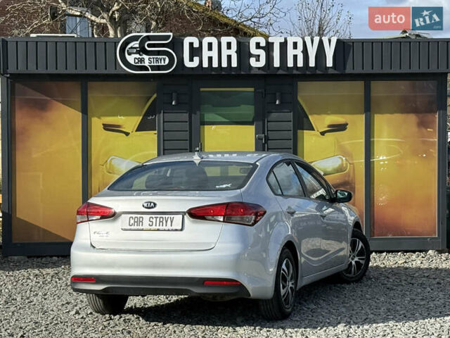 Киа Форте 2017 в Стрые на Automoto.ua Серый Киа Форте, объемом двигателя 2 л и пробегом 114 тыс. км за 10999 $, фото 3 на Automoto.ua