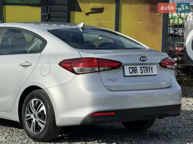 Киа Форте 2017 в Стрые на Automoto.ua Серый Киа Форте, объемом двигателя 2 л и пробегом 114 тыс. км за 10999 $, фото 17 на Automoto.ua