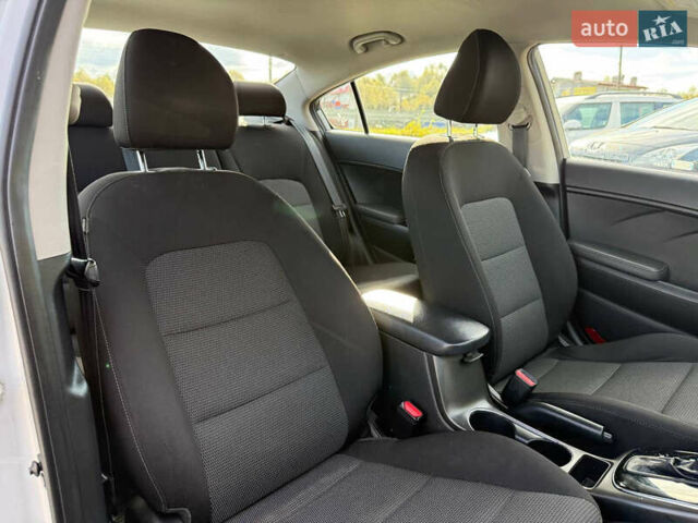 Серый Киа Форте, объемом двигателя 2 л и пробегом 114 тыс. км за 10800 $, фото 30 на Automoto.ua