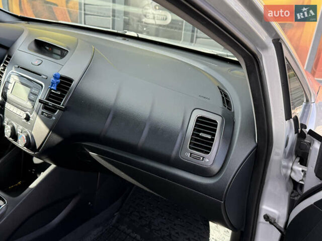 Киа Форте 2017 в Стрые на Automoto.ua Серый Киа Форте, объемом двигателя 2 л и пробегом 114 тыс. км за 10999 $, фото 33 на Automoto.ua