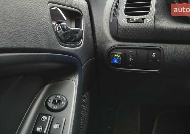 Кіа Форте 2017 у Києві на Automoto.ua Сірий Кіа Форте, об'ємом двигуна 2 л та пробігом 90 тис. км за 11000 $, фото 12 на Automoto.ua