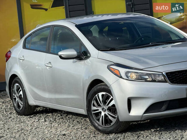 Серый Киа Форте, объемом двигателя 2 л и пробегом 114 тыс. км за 10800 $, фото 7 на Automoto.ua