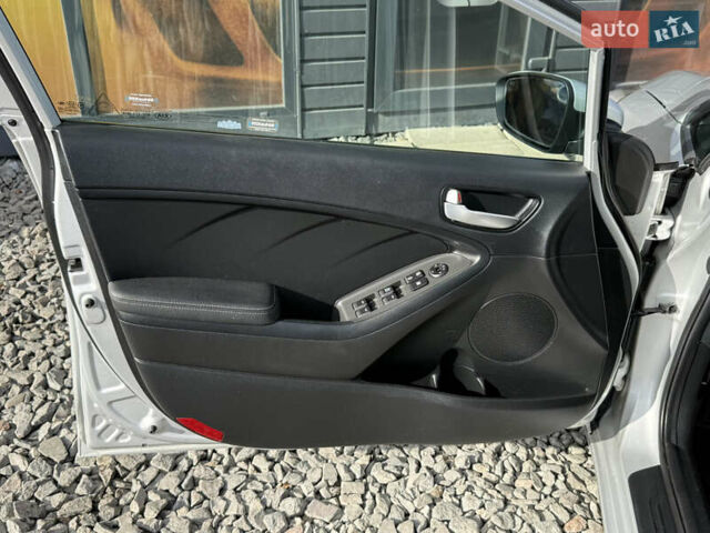 Киа Форте 2017 в Стрые на Automoto.ua Серый Киа Форте, объемом двигателя 2 л и пробегом 114 тыс. км за 10999 $, фото 41 на Automoto.ua