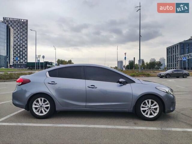 Серый Киа Форте, объемом двигателя 2 л и пробегом 144 тыс. км за 12900 $, фото 3 на Automoto.ua