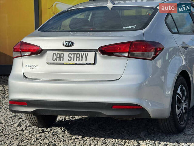 Серый Киа Форте, объемом двигателя 2 л и пробегом 114 тыс. км за 10800 $, фото 23 на Automoto.ua