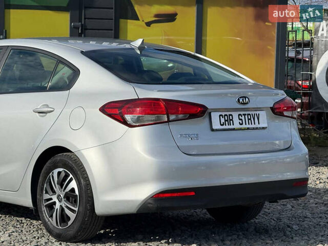 Серый Киа Форте, объемом двигателя 2 л и пробегом 114 тыс. км за 10800 $, фото 17 на Automoto.ua