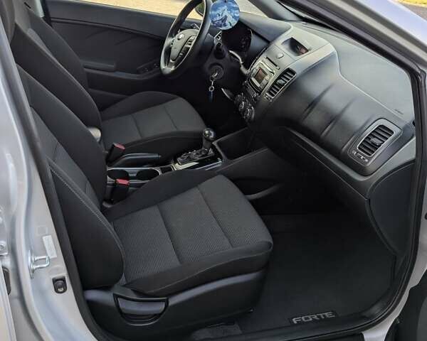Серый Киа Форте, объемом двигателя 2 л и пробегом 115 тыс. км за 9199 $, фото 23 на Automoto.ua