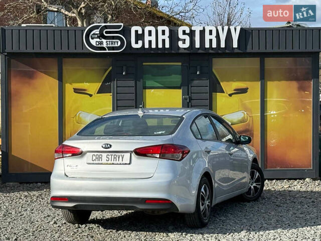 Серый Киа Форте, объемом двигателя 2 л и пробегом 114 тыс. км за 10800 $, фото 3 на Automoto.ua