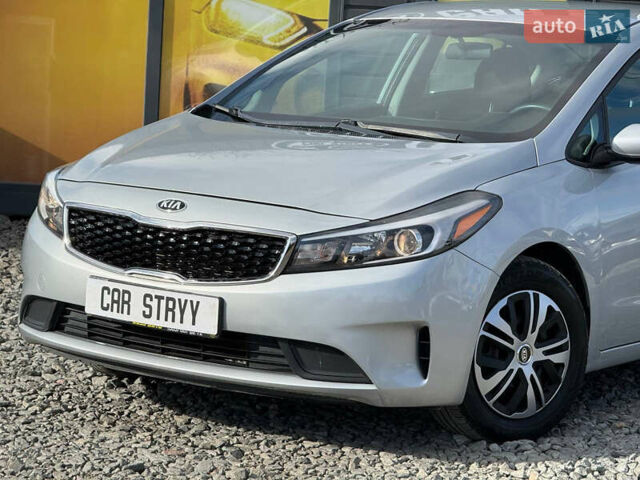 Серый Киа Форте, объемом двигателя 2 л и пробегом 114 тыс. км за 10800 $, фото 11 на Automoto.ua