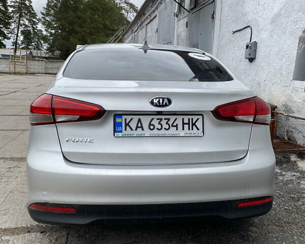 Серый Киа Форте, объемом двигателя 2 л и пробегом 236 тыс. км за 8000 $, фото 1 на Automoto.ua