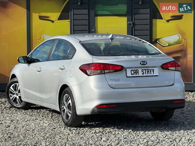 Серый Киа Форте, объемом двигателя 2 л и пробегом 114 тыс. км за 10800 $, фото 16 на Automoto.ua