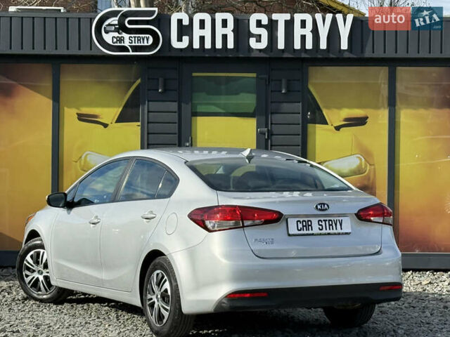 Киа Форте 2017 в Стрые на Automoto.ua Серый Киа Форте, объемом двигателя 2 л и пробегом 114 тыс. км за 10999 $, фото 2 на Automoto.ua