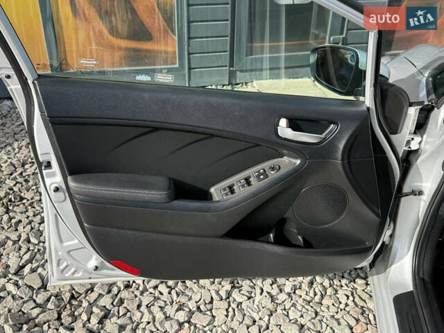 Серый Киа Форте, объемом двигателя 2 л и пробегом 114 тыс. км за 10800 $, фото 41 на Automoto.ua
