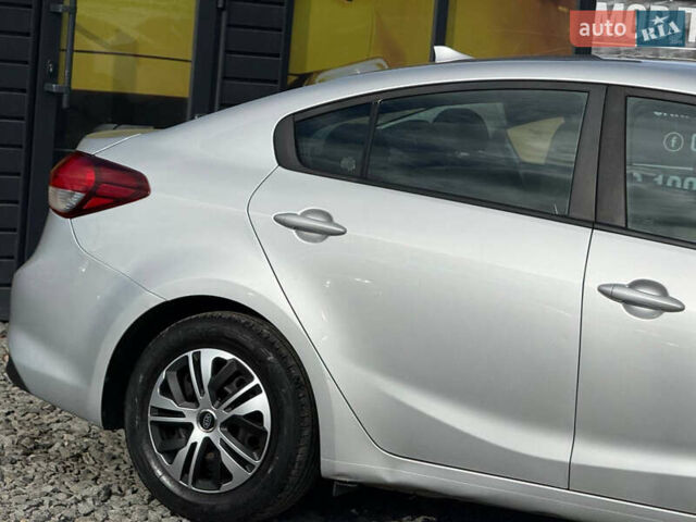 Серый Киа Форте, объемом двигателя 2 л и пробегом 114 тыс. км за 10800 $, фото 9 на Automoto.ua