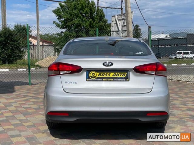 Сірий Кіа Форте, об'ємом двигуна 2 л та пробігом 114 тис. км за 12800 $, фото 4 на Automoto.ua
