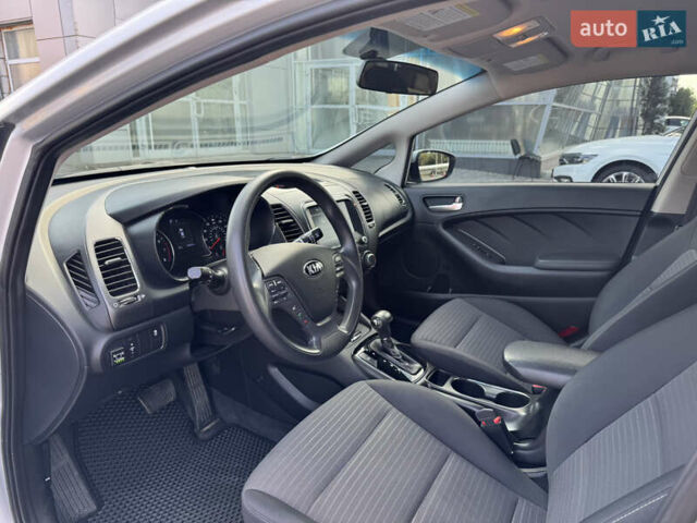 Серый Киа Форте, объемом двигателя 2 л и пробегом 88 тыс. км за 14000 $, фото 12 на Automoto.ua