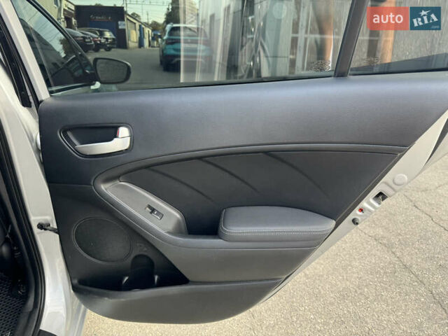 Серый Киа Форте, объемом двигателя 2 л и пробегом 88 тыс. км за 14000 $, фото 17 на Automoto.ua