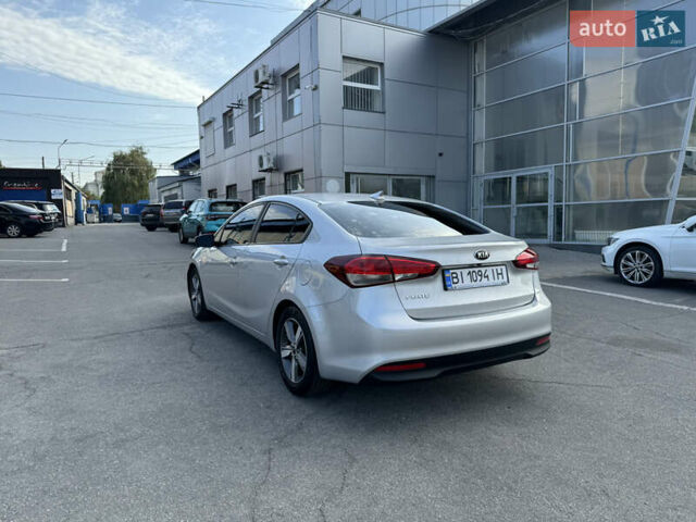 Серый Киа Форте, объемом двигателя 2 л и пробегом 88 тыс. км за 14000 $, фото 7 на Automoto.ua