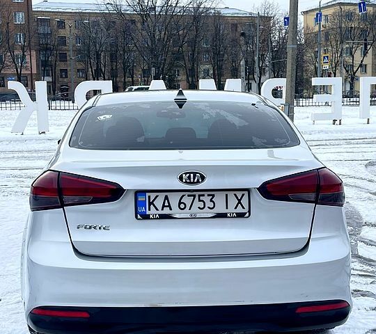 Серый Киа Форте, объемом двигателя 2 л и пробегом 115 тыс. км за 11000 $, фото 2 на Automoto.ua
