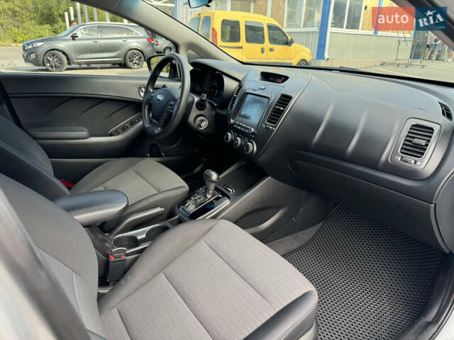 Серый Киа Форте, объемом двигателя 2 л и пробегом 88 тыс. км за 14000 $, фото 18 на Automoto.ua