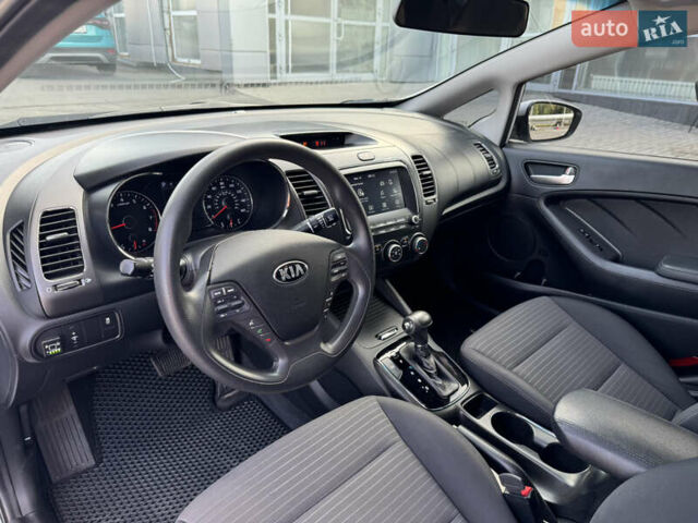 Серый Киа Форте, объемом двигателя 2 л и пробегом 88 тыс. км за 14000 $, фото 13 на Automoto.ua