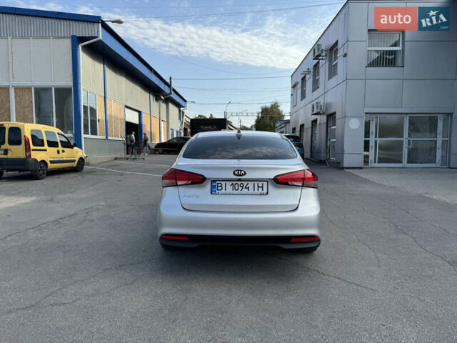 Серый Киа Форте, объемом двигателя 2 л и пробегом 88 тыс. км за 14000 $, фото 6 на Automoto.ua