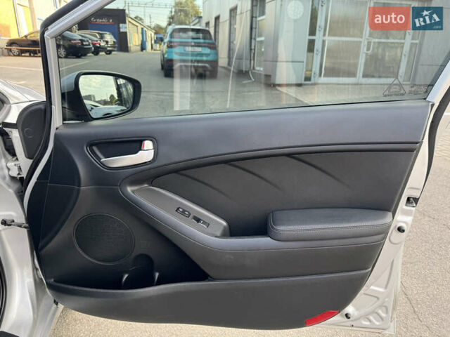 Серый Киа Форте, объемом двигателя 2 л и пробегом 88 тыс. км за 14000 $, фото 19 на Automoto.ua