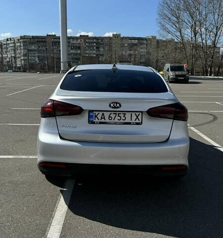 Серый Киа Форте, объемом двигателя 2 л и пробегом 110 тыс. км за 12300 $, фото 5 на Automoto.ua