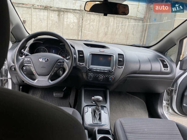 Серый Киа Форте, объемом двигателя 2 л и пробегом 180 тыс. км за 9500 $, фото 10 на Automoto.ua