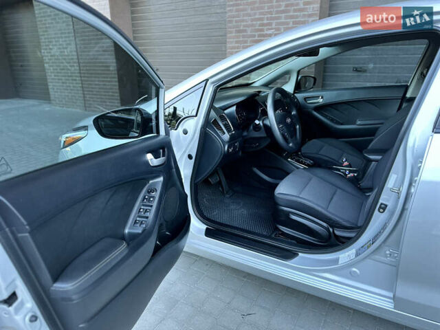 Серый Киа Форте, объемом двигателя 2 л и пробегом 95 тыс. км за 12999 $, фото 13 на Automoto.ua