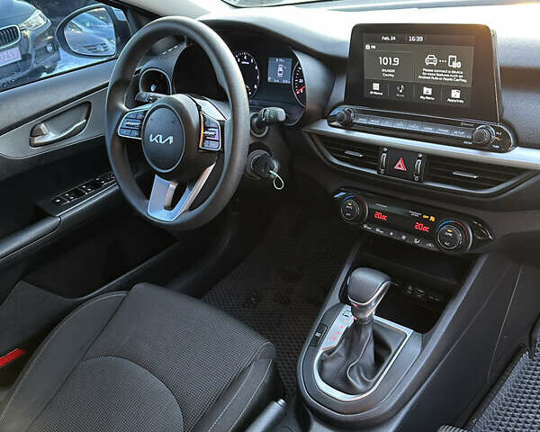 Серый Киа Форте, объемом двигателя 2 л и пробегом 53 тыс. км за 14400 $, фото 29 на Automoto.ua