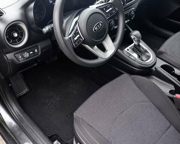 Серый Киа Форте, объемом двигателя 2 л и пробегом 180 тыс. км за 11800 $, фото 9 на Automoto.ua