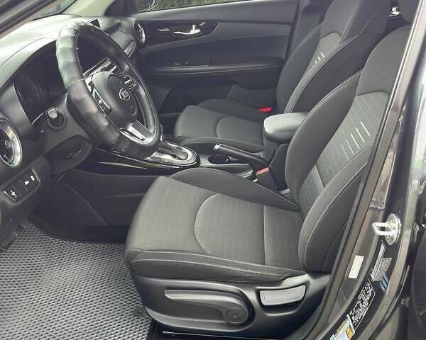 Сірий Кіа Форте, об'ємом двигуна 2 л та пробігом 75 тис. км за 15700 $, фото 62 на Automoto.ua