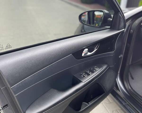 Сірий Кіа Форте, об'ємом двигуна 2 л та пробігом 75 тис. км за 15700 $, фото 61 на Automoto.ua